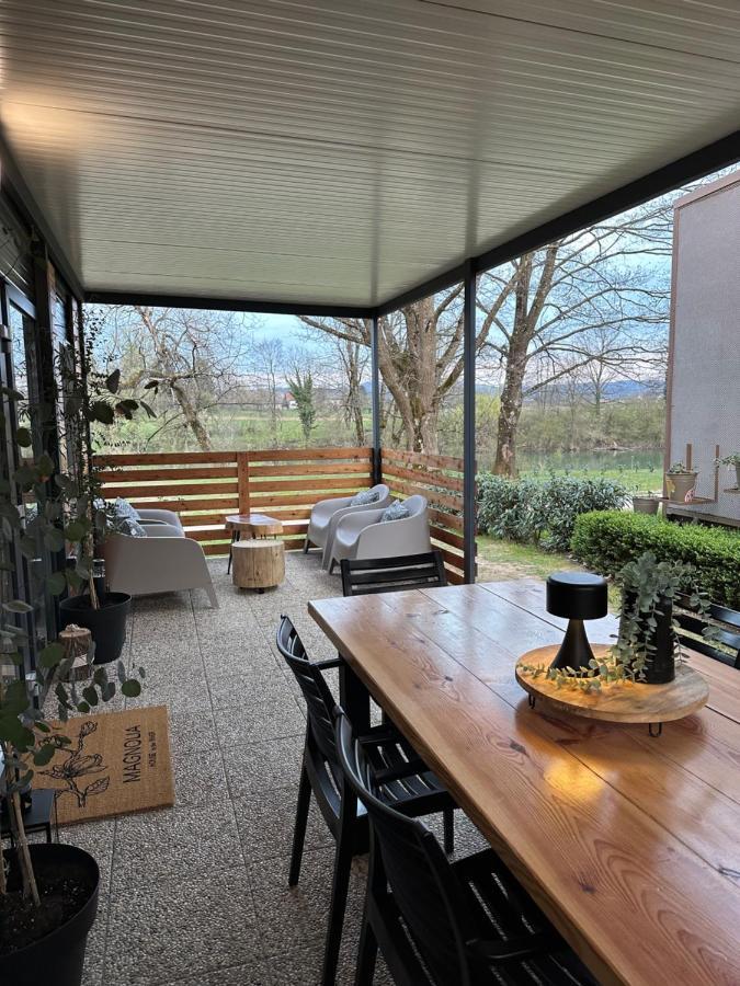 Magnolia House By The River Metlika Exterior foto
